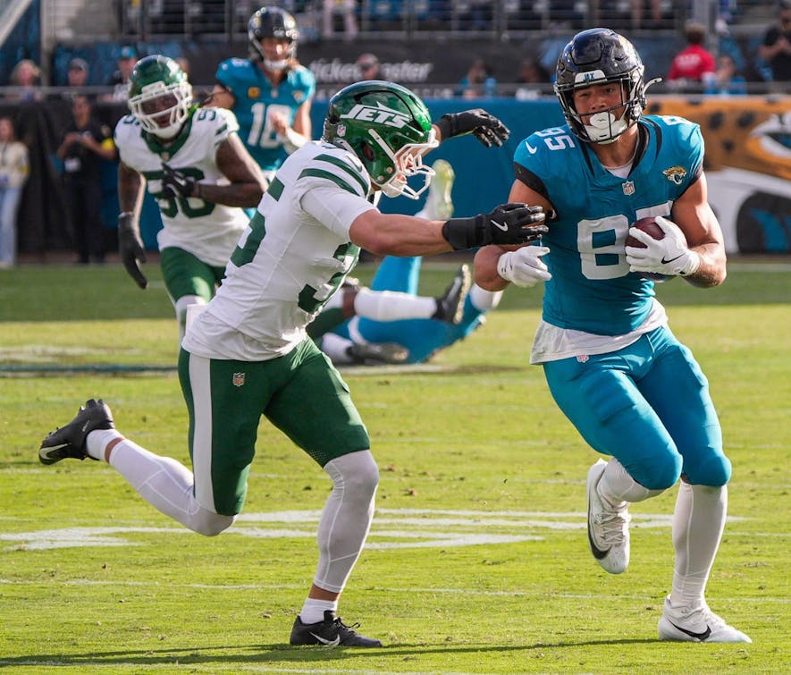 &copy; Doug Engle/Florida Times-Union / USA TODAY NETWORK via Imagn Images Week 17 NFL player props